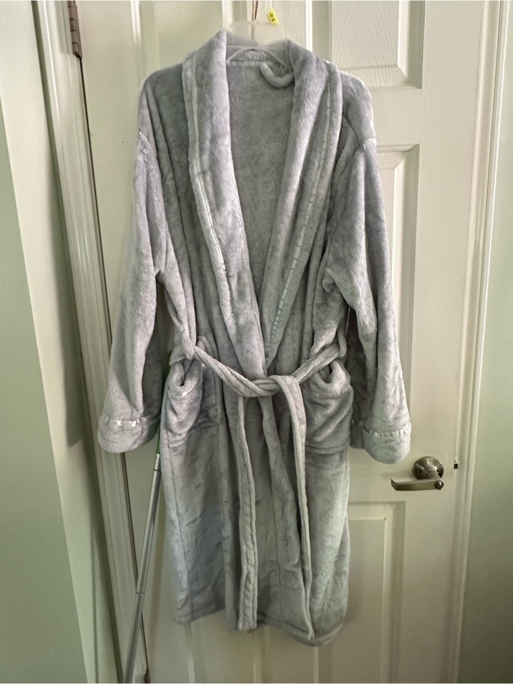 Plush Light Gray Cozy Robe with Shawl Collar NWT SZ 2X